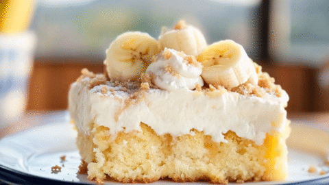 banana pudding poke cake